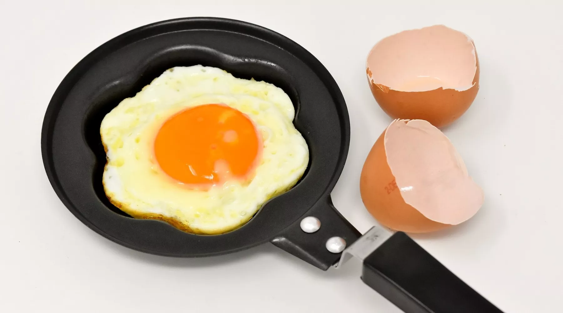 В Роспотребнадзоре объяснили, почему школьникам в столовых не дают яичницу