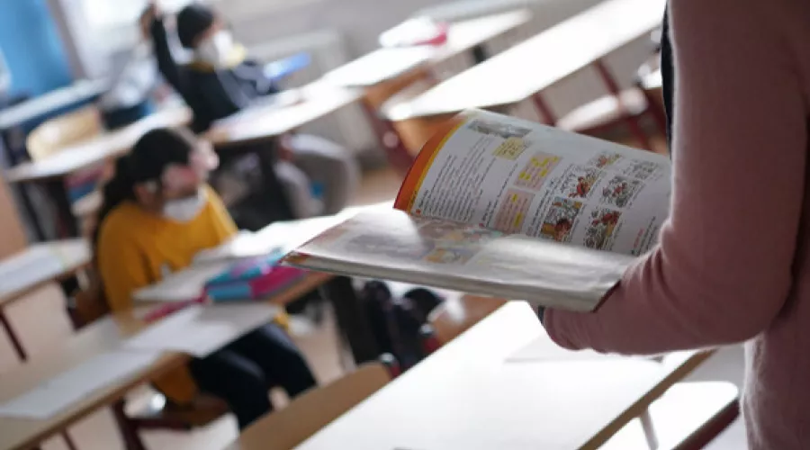 Алтайский минобр пообещал изъять из школ учебники английского с порно-ссылкой