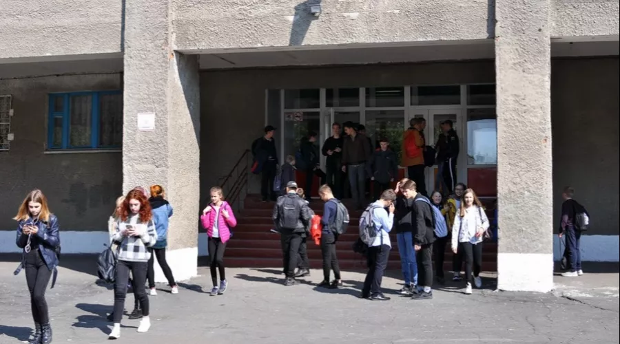 Еще плюс тысяча на школьные нужды: на Алтае начали получать выплату на детей