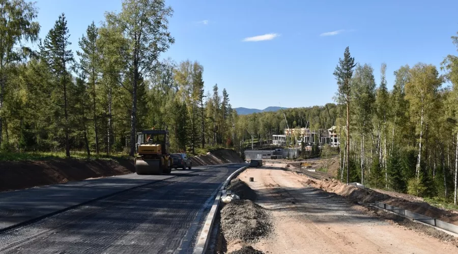 Бийское предприятие завершает строительство дороги в «Белокурихе Горной» 