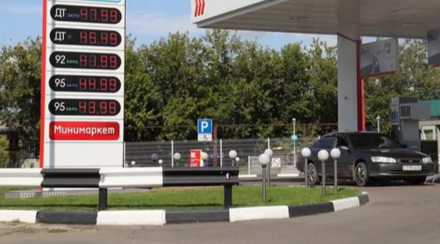 Россиянам рассказали, продолжит ли бензин дешеветь