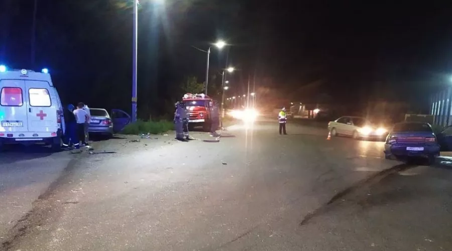 В ночном ДТП в Бийске машина вылетела на встречку, есть пострадавшие 