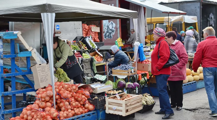 Экономисты: до конца года в России подорожают овощи, фрукты и электроника 