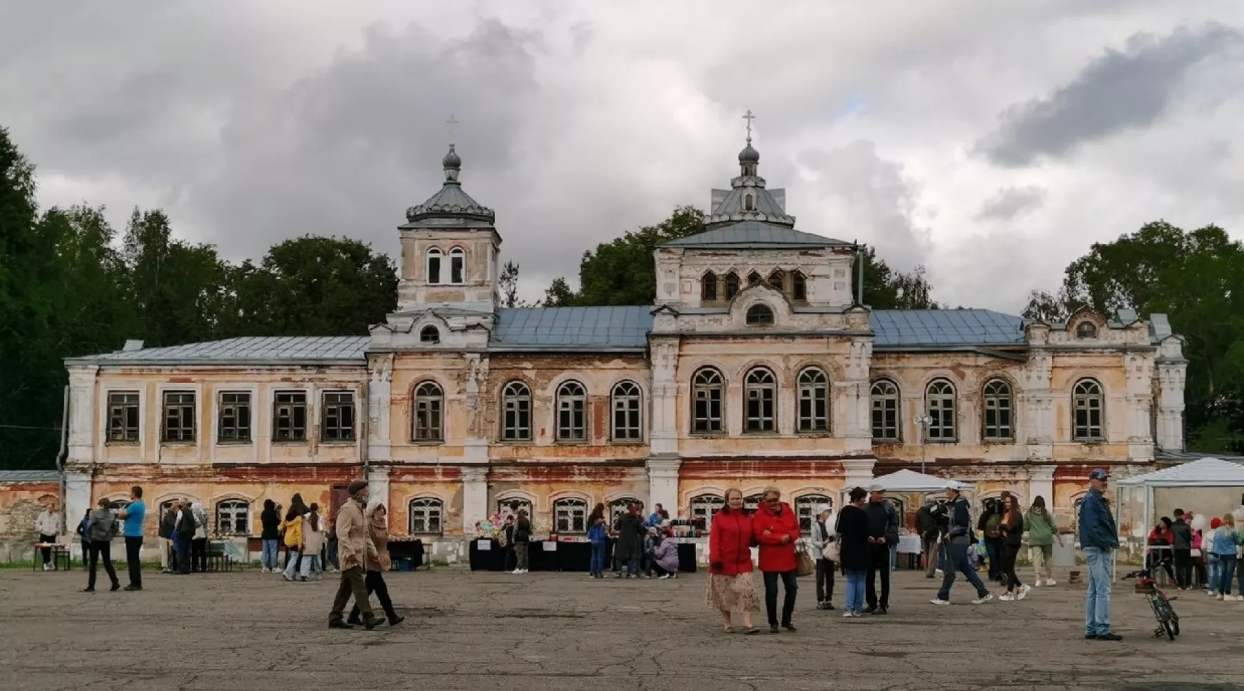 В Бийске начала работу Крестовоздвиженская ярмарка 