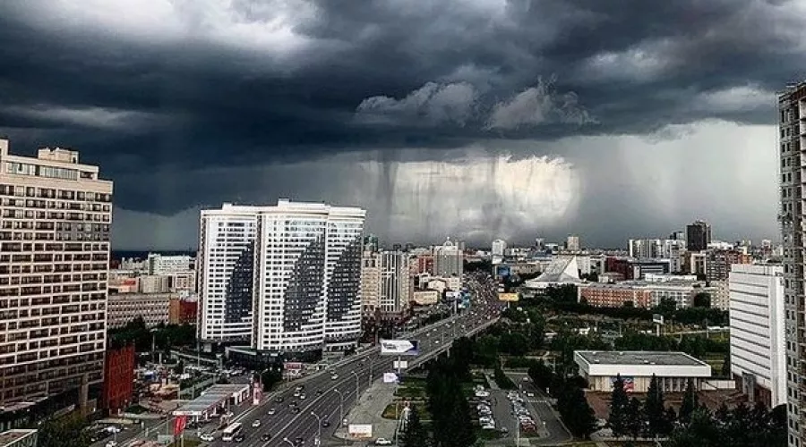 Весь день льет дождь: синоптики назвали самые дождливые города России 