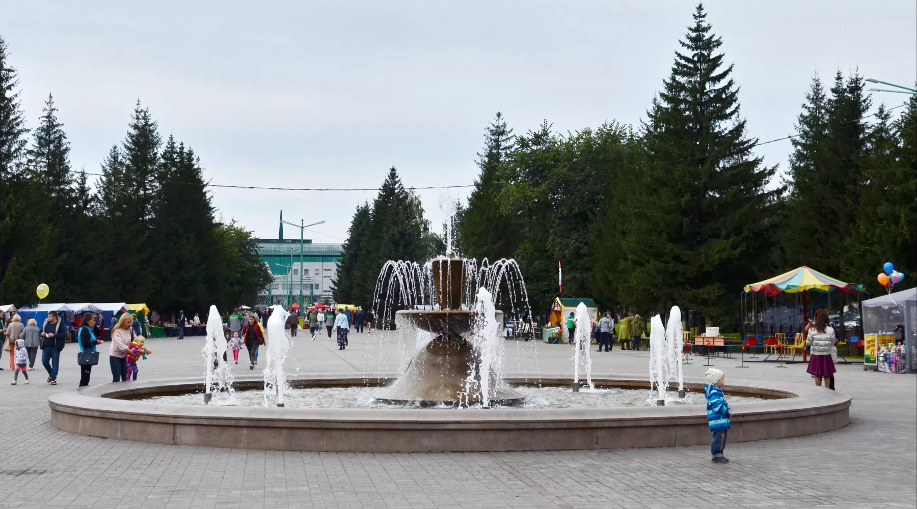 Соцсети: жители Бийска жалуются на чересчур громкую рекламу в центре города