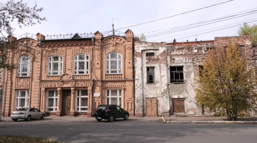 Разрушающиеся памятники архитектуры в Бийске могут затянуть фальш-фасадами