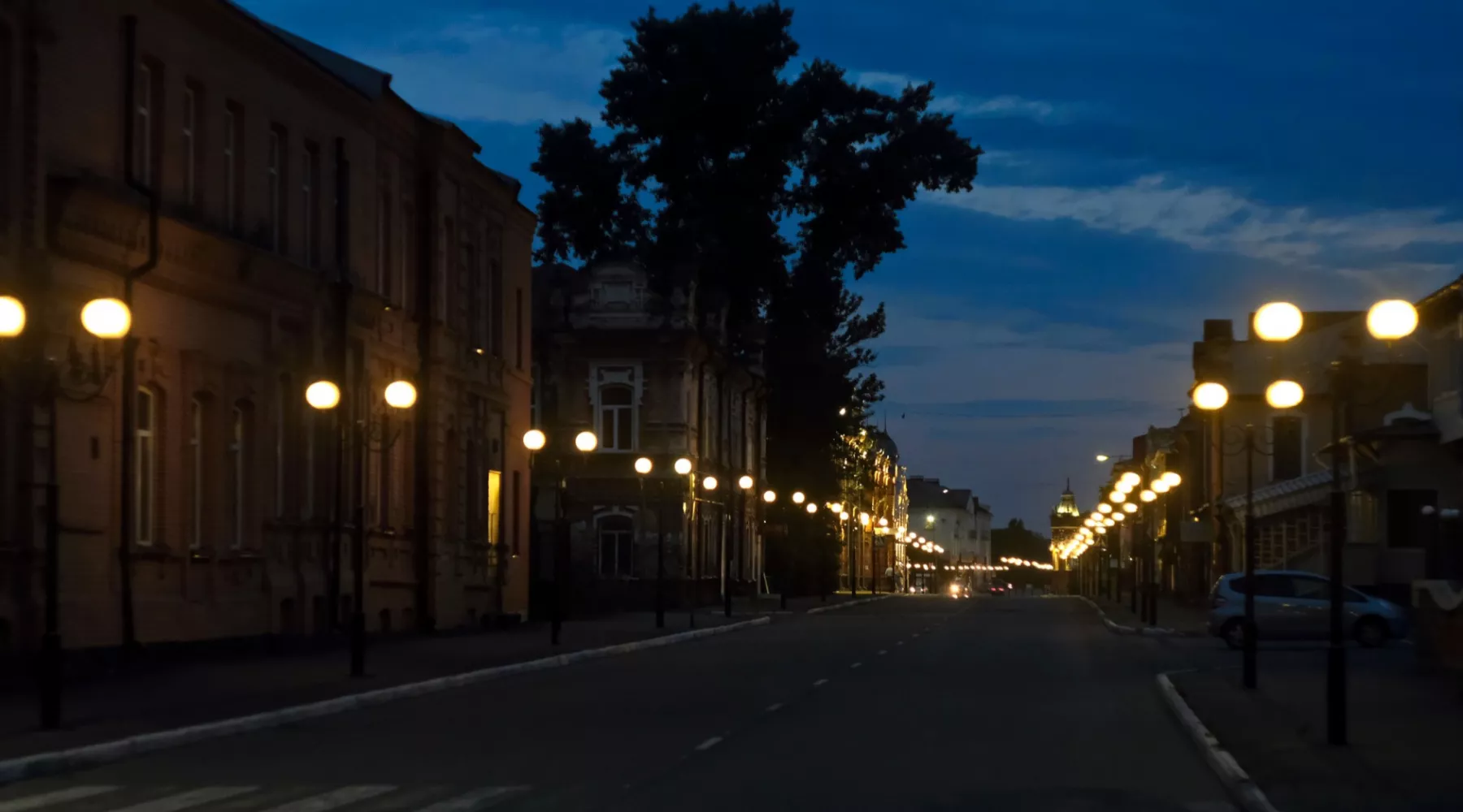 Улица Советская. Старый центр. Фонари, вечер