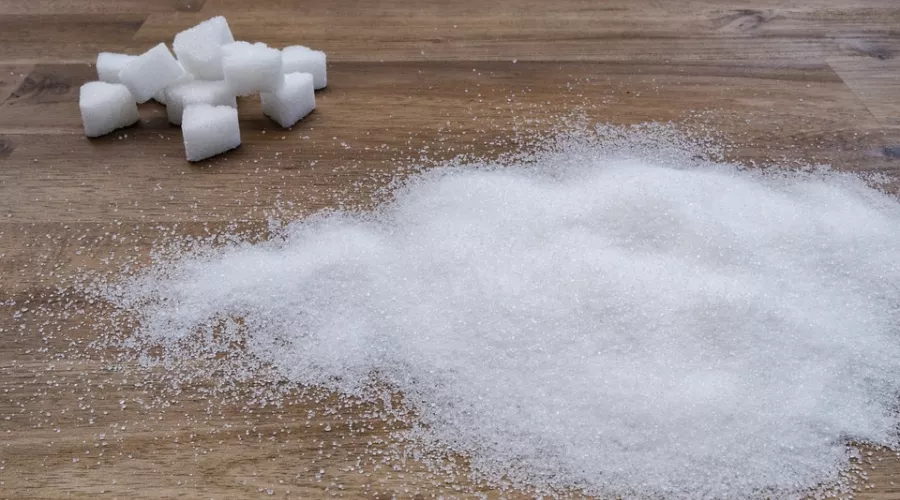Не слипнется: россияне потребляют сахар в четыре раза больше нормы