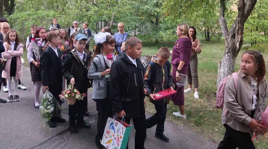 Не забудьте тысячу рублей: алтайским школьникам положена еще одна выплата