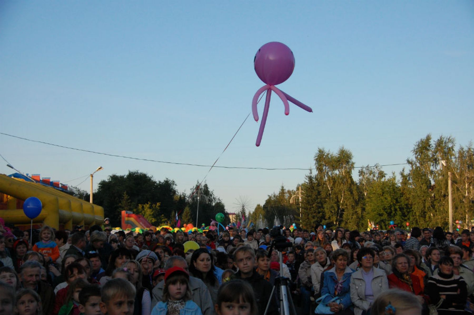 Сегодня на улицах города уже нельзя встретить ни милиционеров, ни спецмашин с надписью "Милиция"