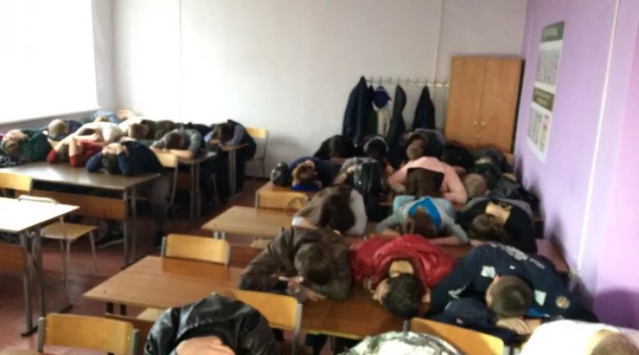 Власти Алтайского края опровергли сообщения в чатах о нападениях на школы 