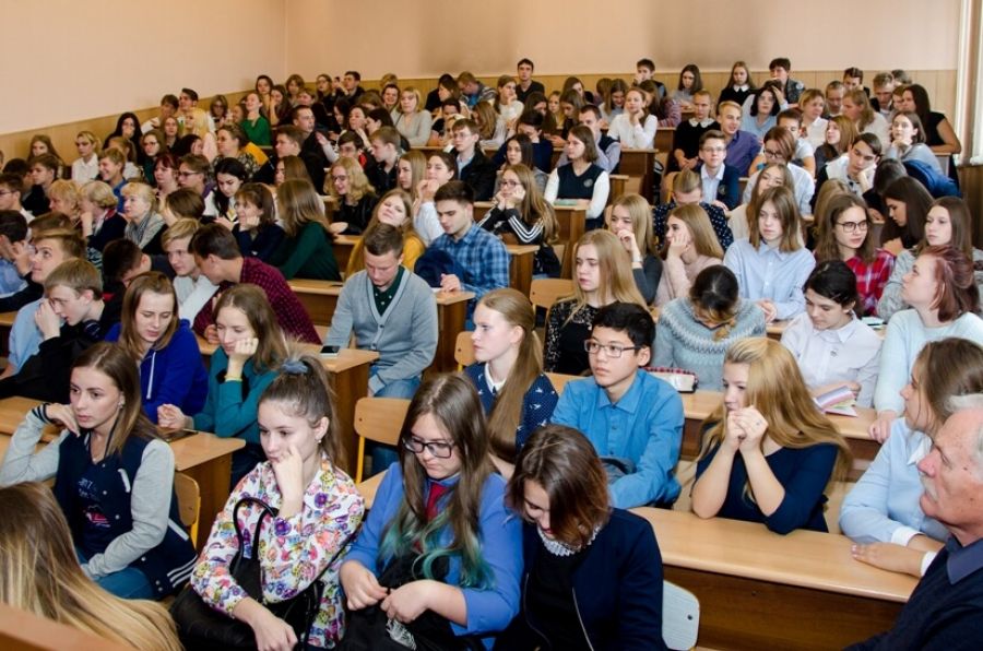 Лекцию для бийских школьников прочитал академик РАН