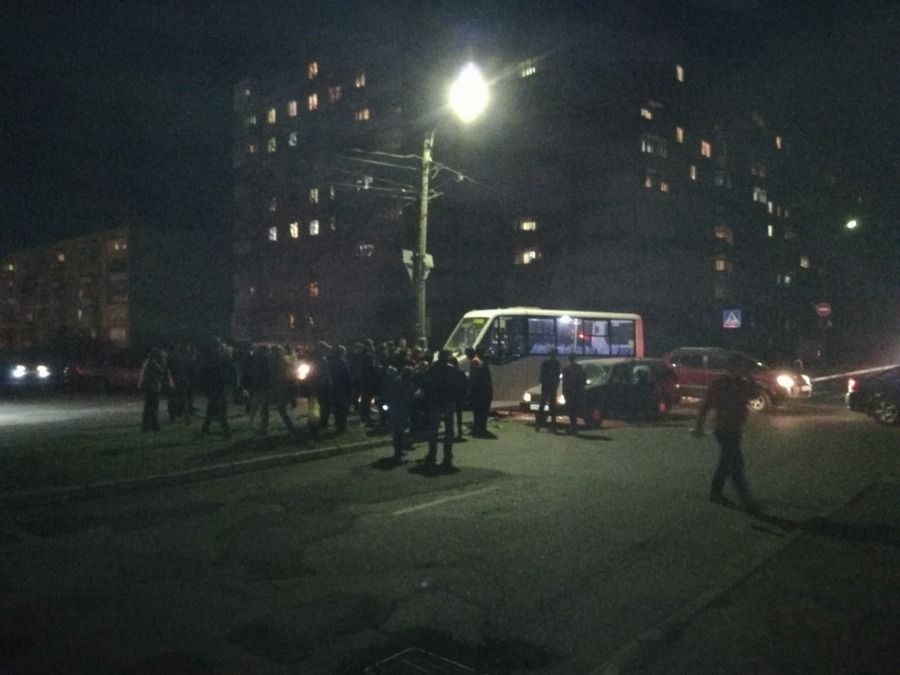 Страшный удар: маршрутка попала в аварию на перекрестке Пугачева-Ленинградская