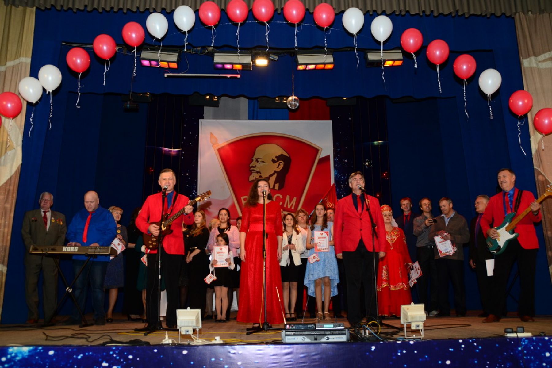 Вспомнить все: в Бийске прошел фестиваль комсомольской песни