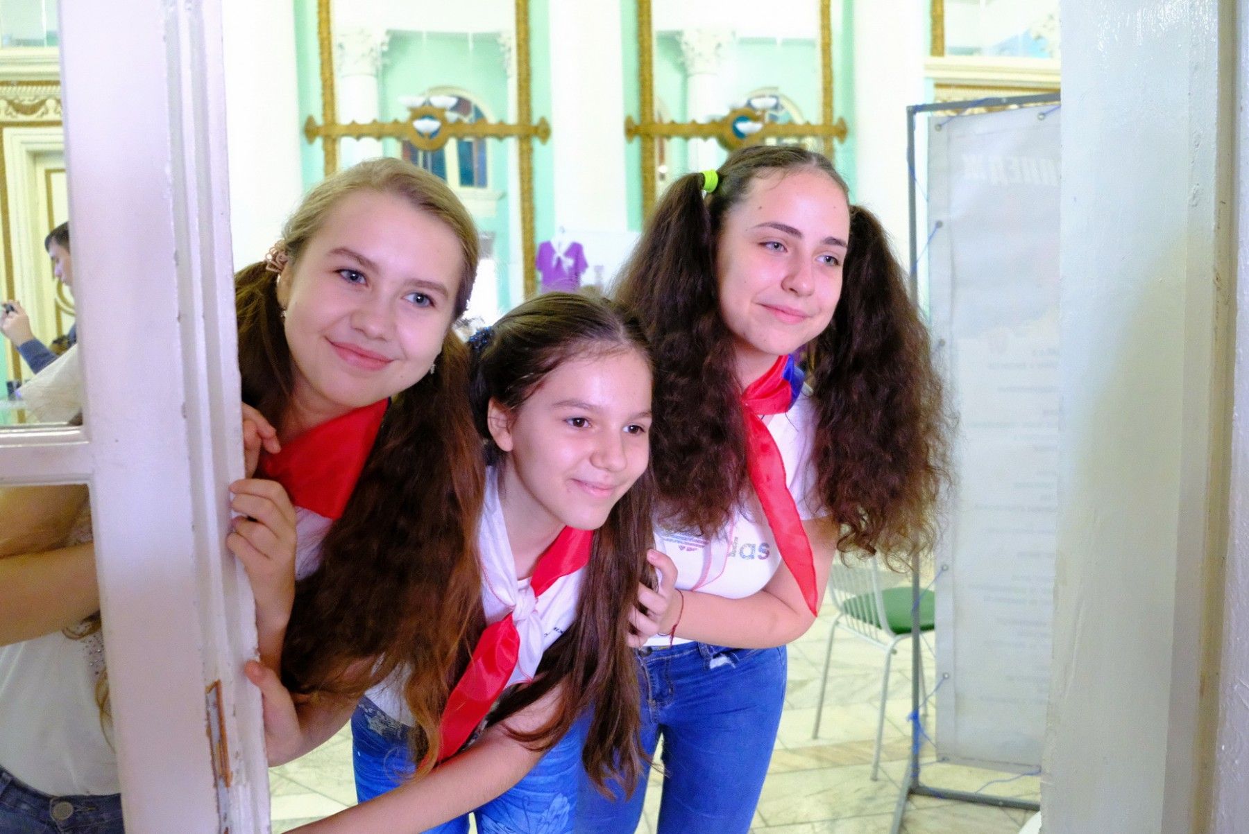 Как студенты отправляются в походы, работают с детьми и ведут мобильный репортаж