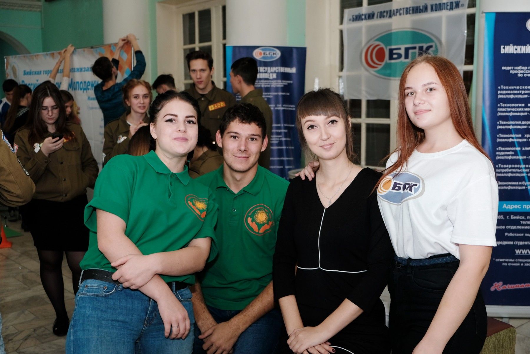 Как студенты отправляются в походы, работают с детьми и ведут мобильный репортаж