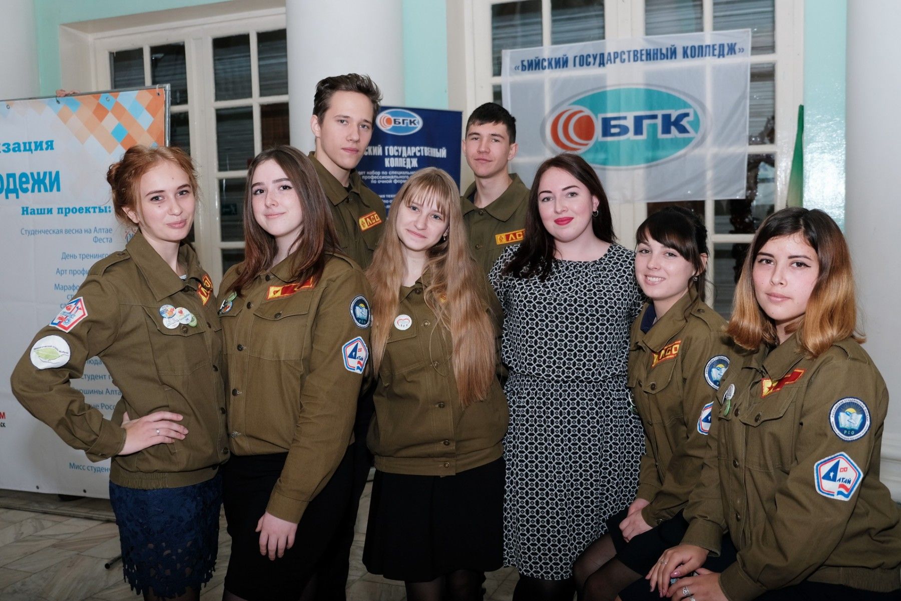 Как студенты отправляются в походы, работают с детьми и ведут мобильный репортаж