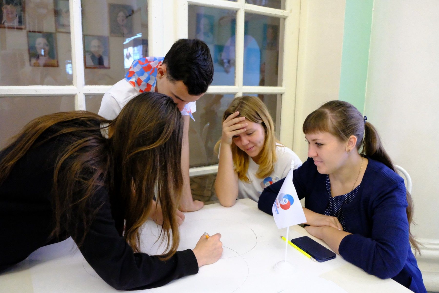 Как студенты отправляются в походы, работают с детьми и ведут мобильный репортаж