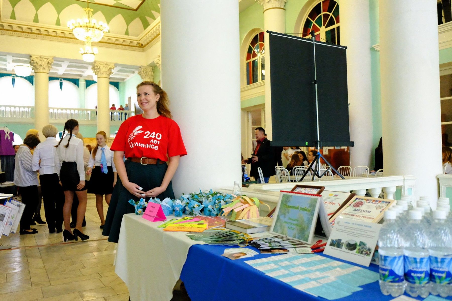 Как студенты отправляются в походы, работают с детьми и ведут мобильный репортаж