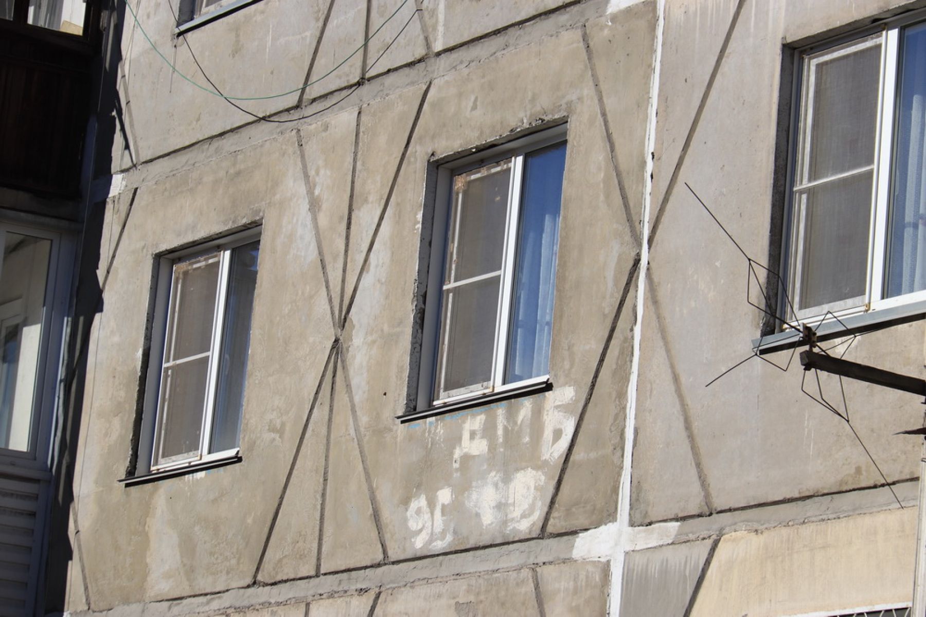 Верни мне мой 200. : что бийчане пишут на стенах?