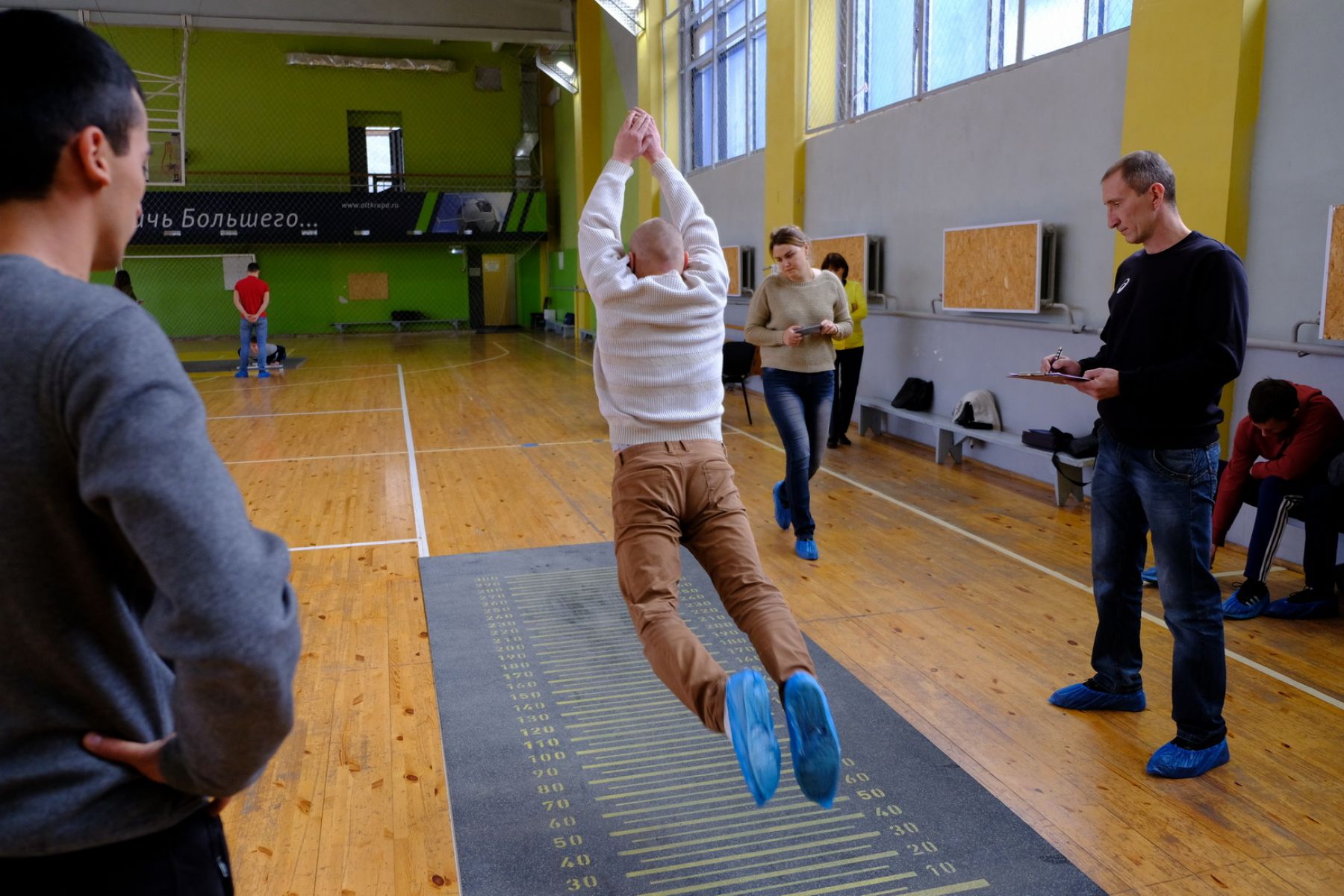 Бийские призывники выяснили, кто самый ловкий