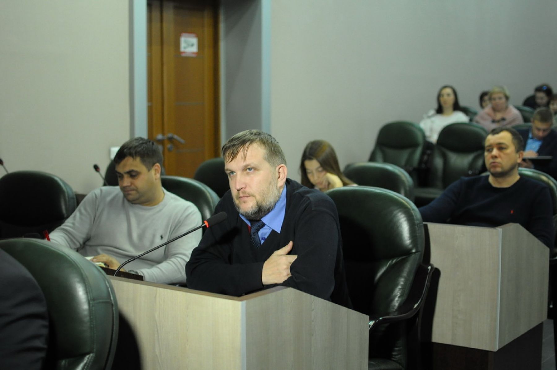 Меняем дороги на тепло: в мэрии обсудили долги, соцпомощь и трамваи