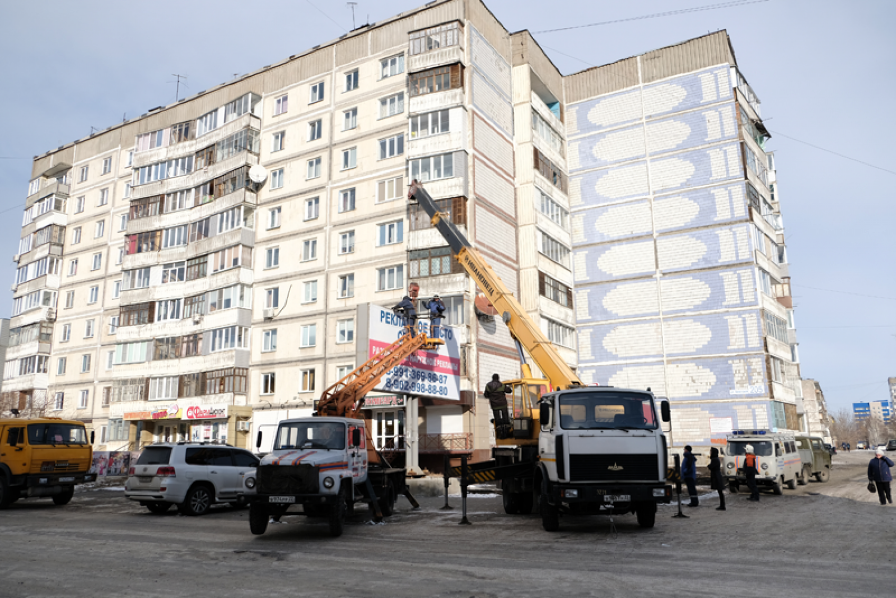 Незаконный рекламный билборд демонтировали в Бийске 