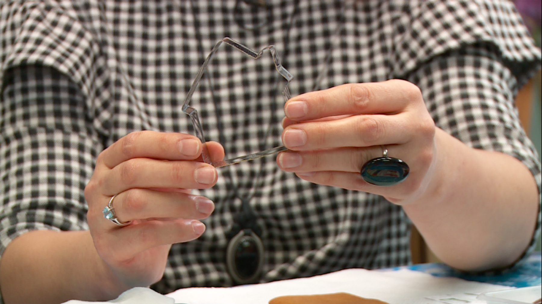 Праздник к нам приходит: учимся расписывать имбирные пряники