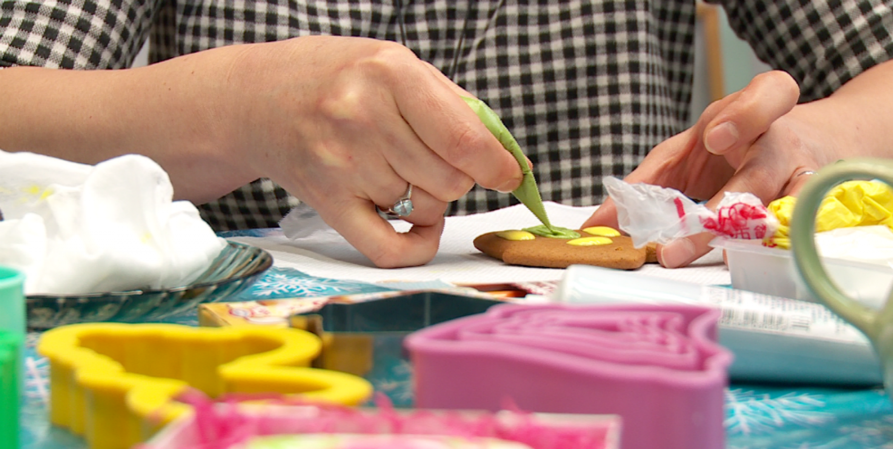 Праздник к нам приходит: учимся расписывать имбирные пряники