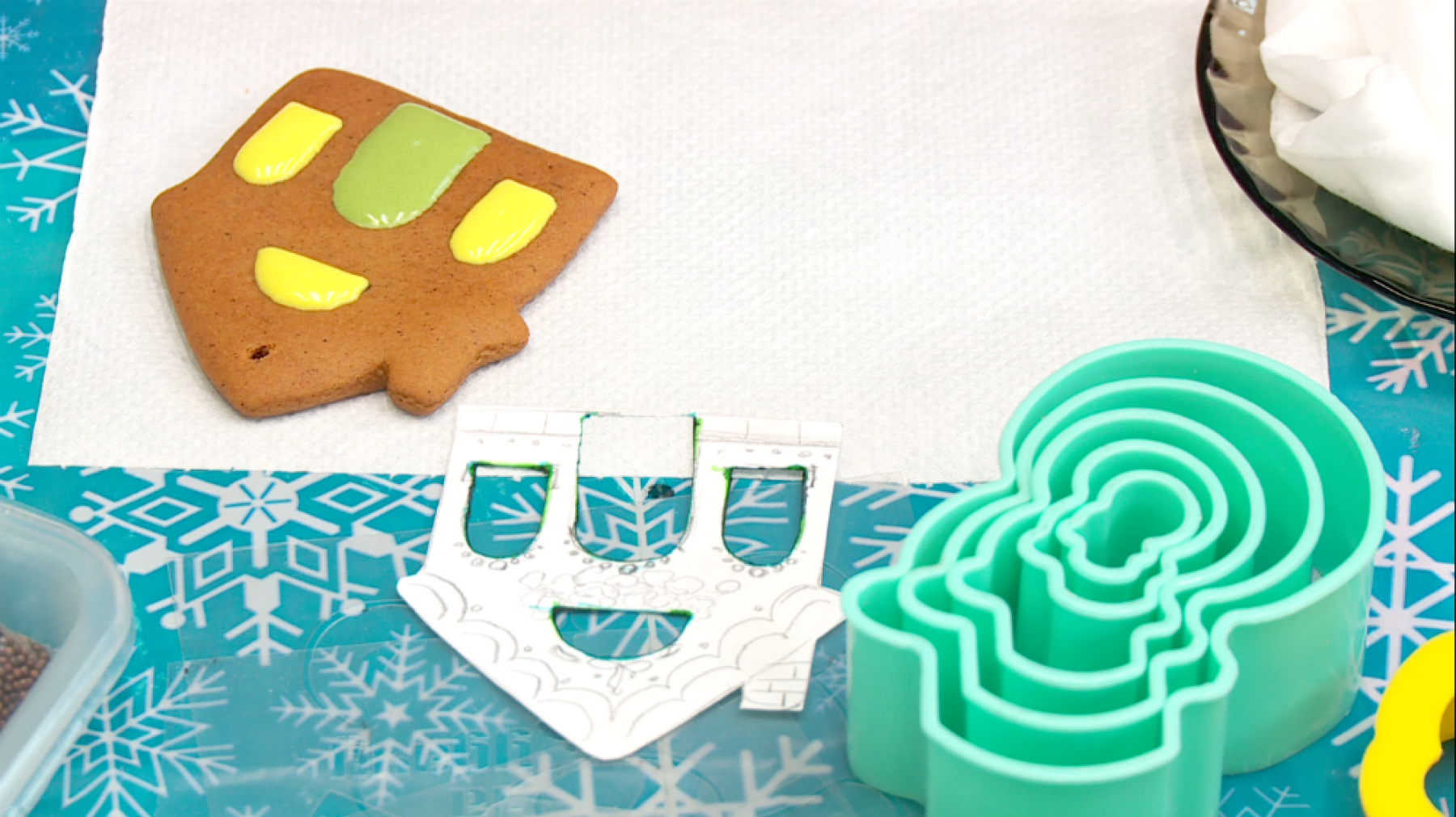 Праздник к нам приходит: учимся расписывать имбирные пряники