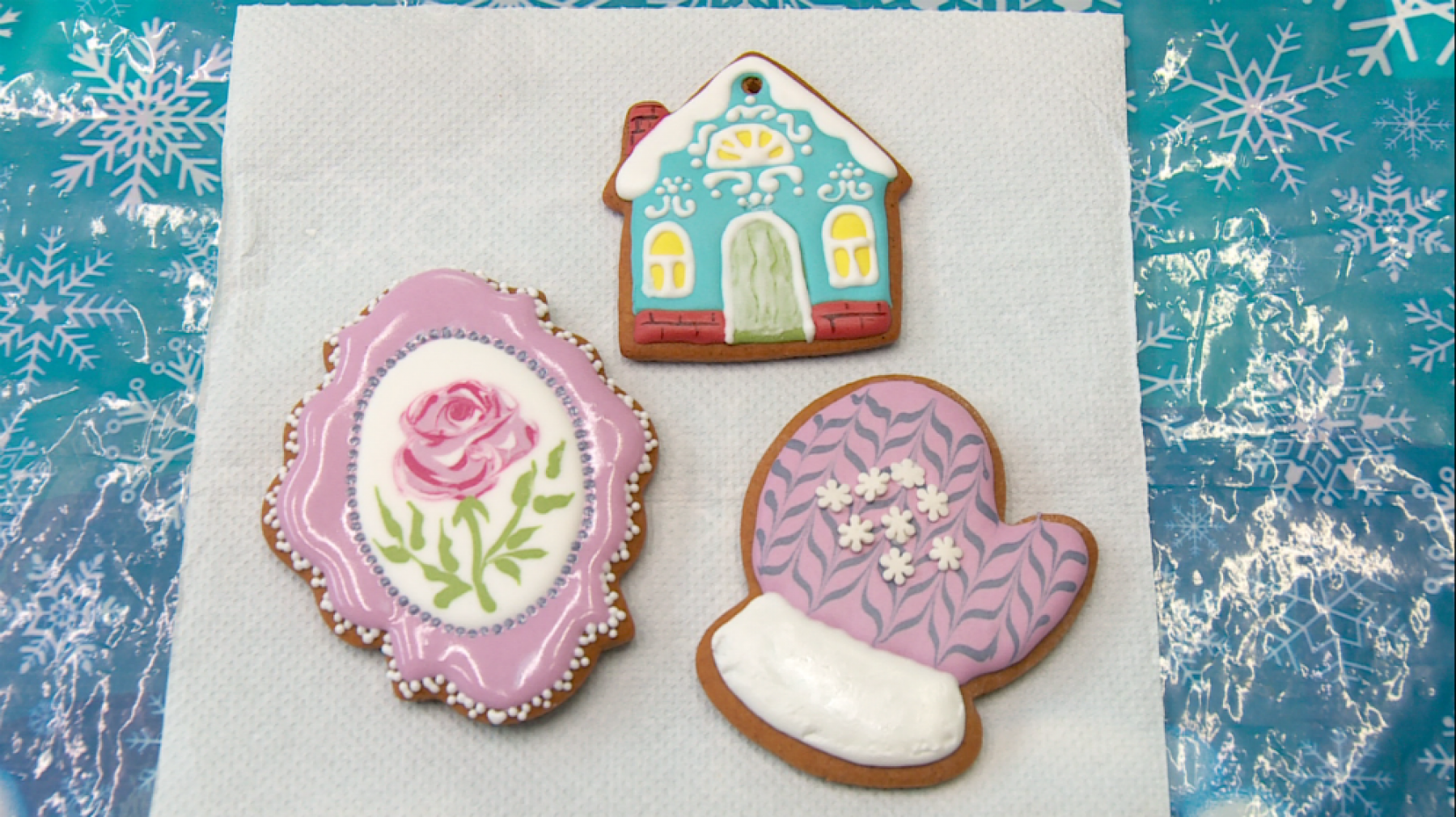 Праздник к нам приходит: учимся расписывать имбирные пряники