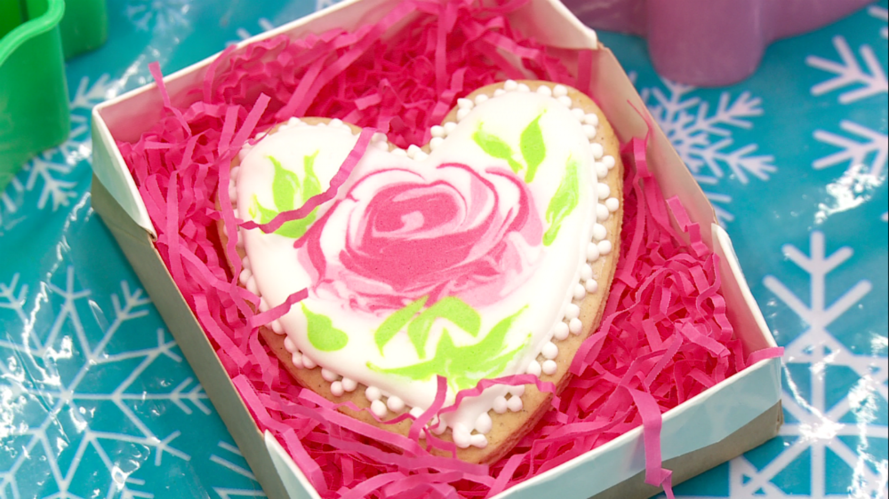 Праздник к нам приходит: учимся расписывать имбирные пряники