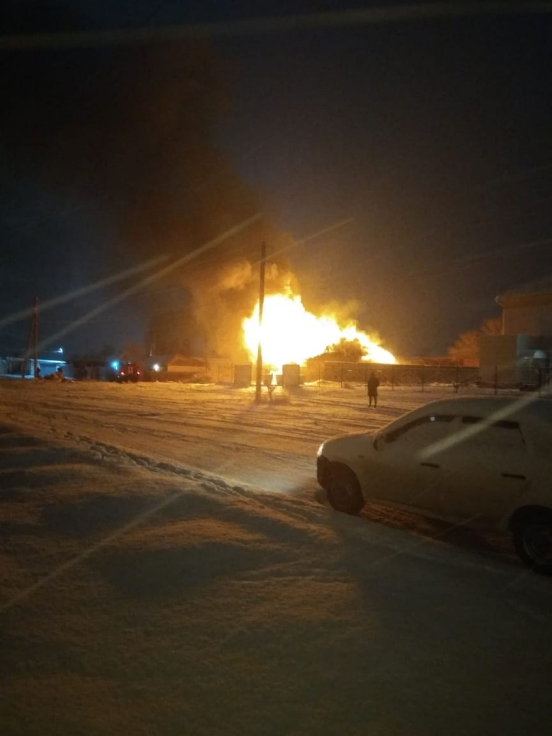 Жилой дом сгорел в Бийске