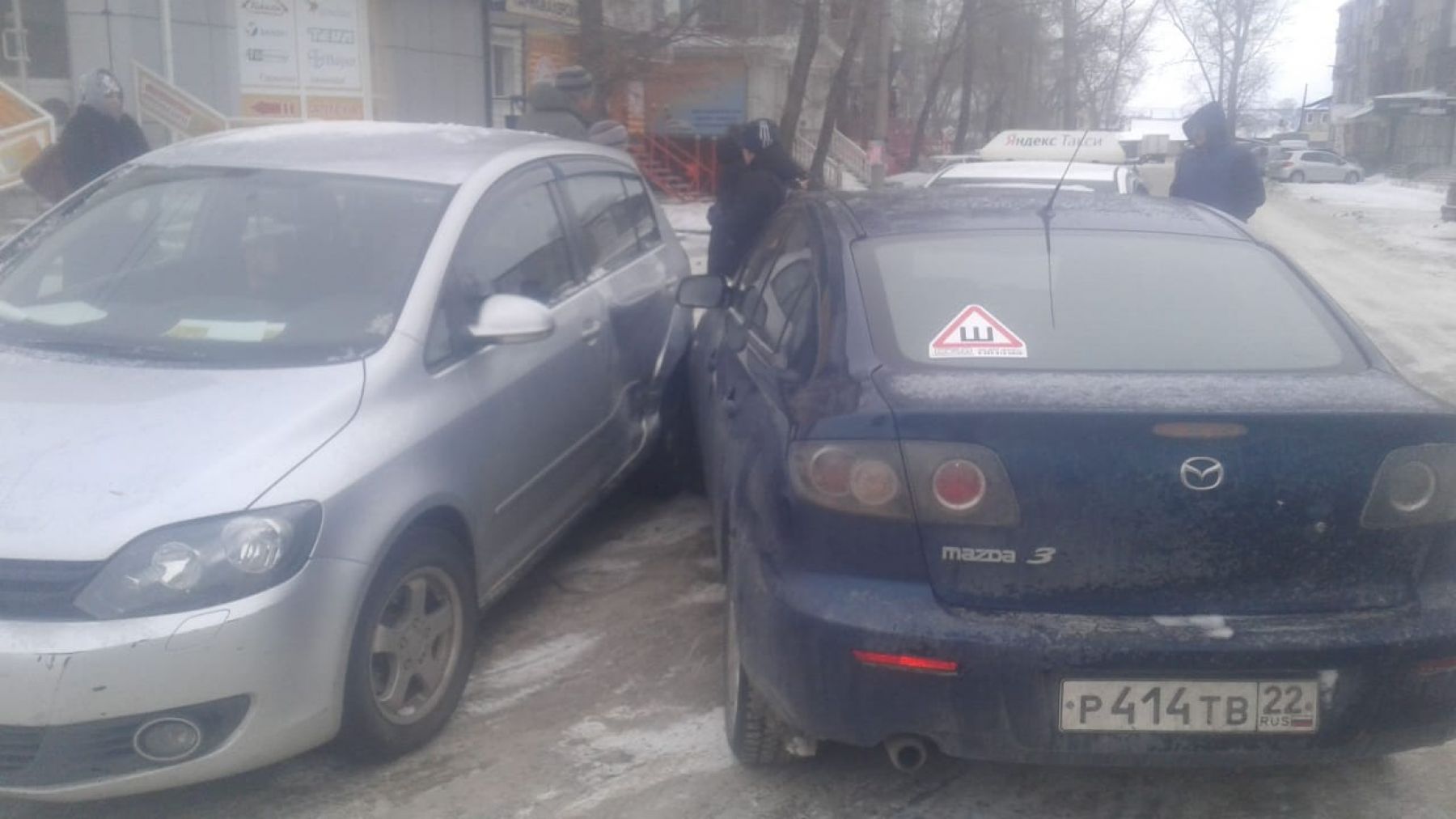 Четыре автомобиля столкнулись на перекрестке в Бийске