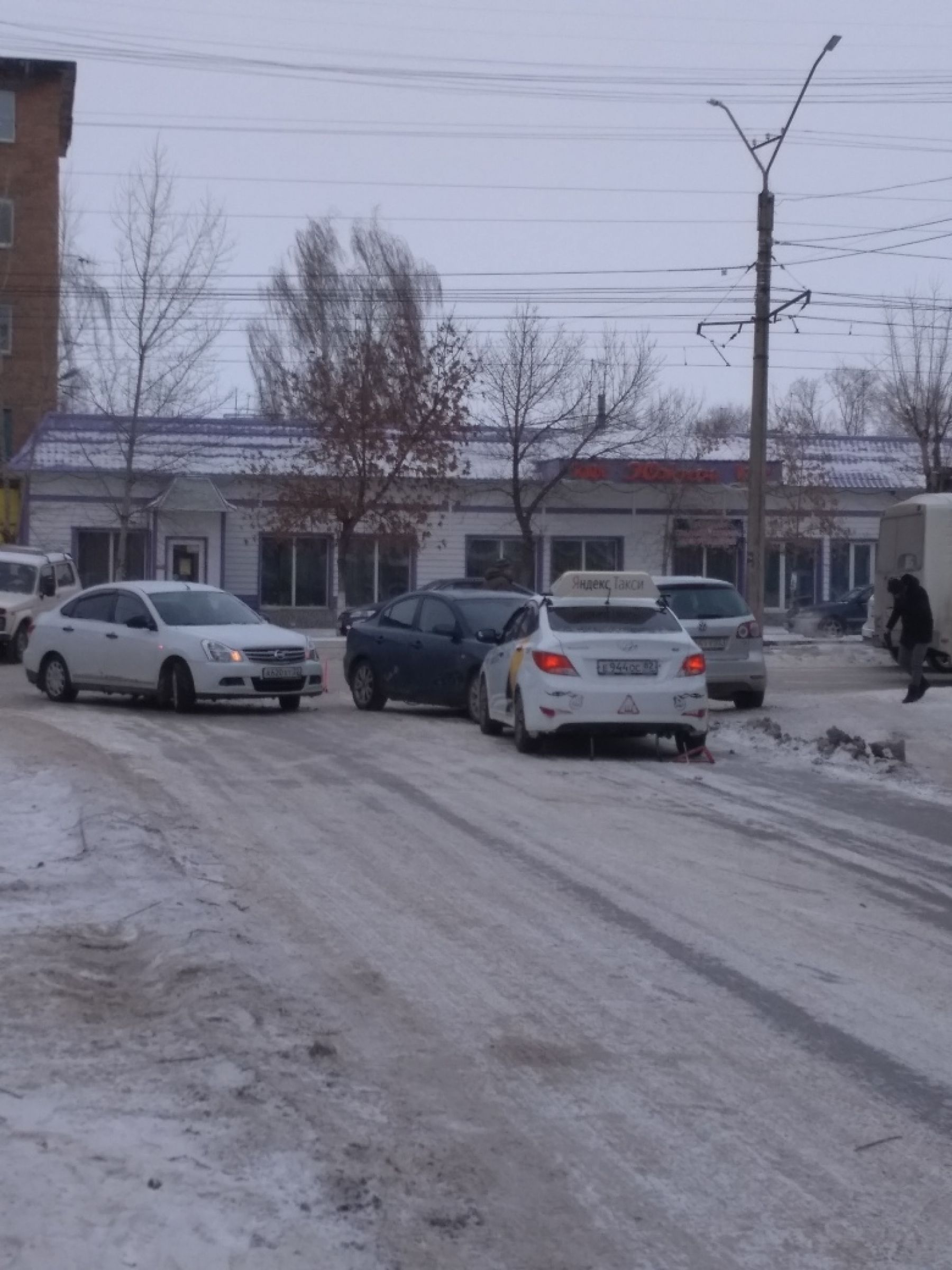 Четыре автомобиля столкнулись на перекрестке в Бийске