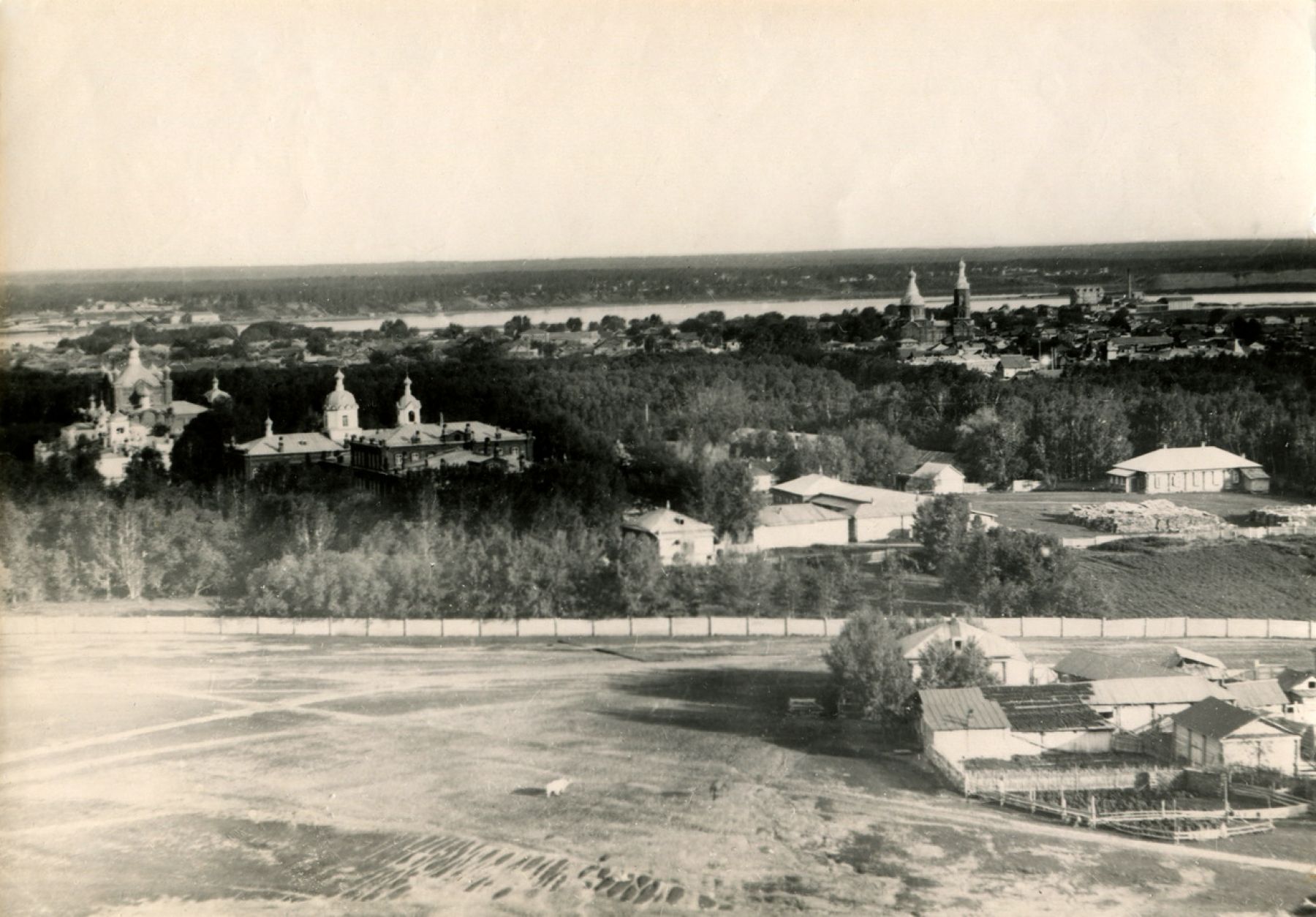Под звуки фортепиано: чем на досуге занимались бийские купцы и мещане