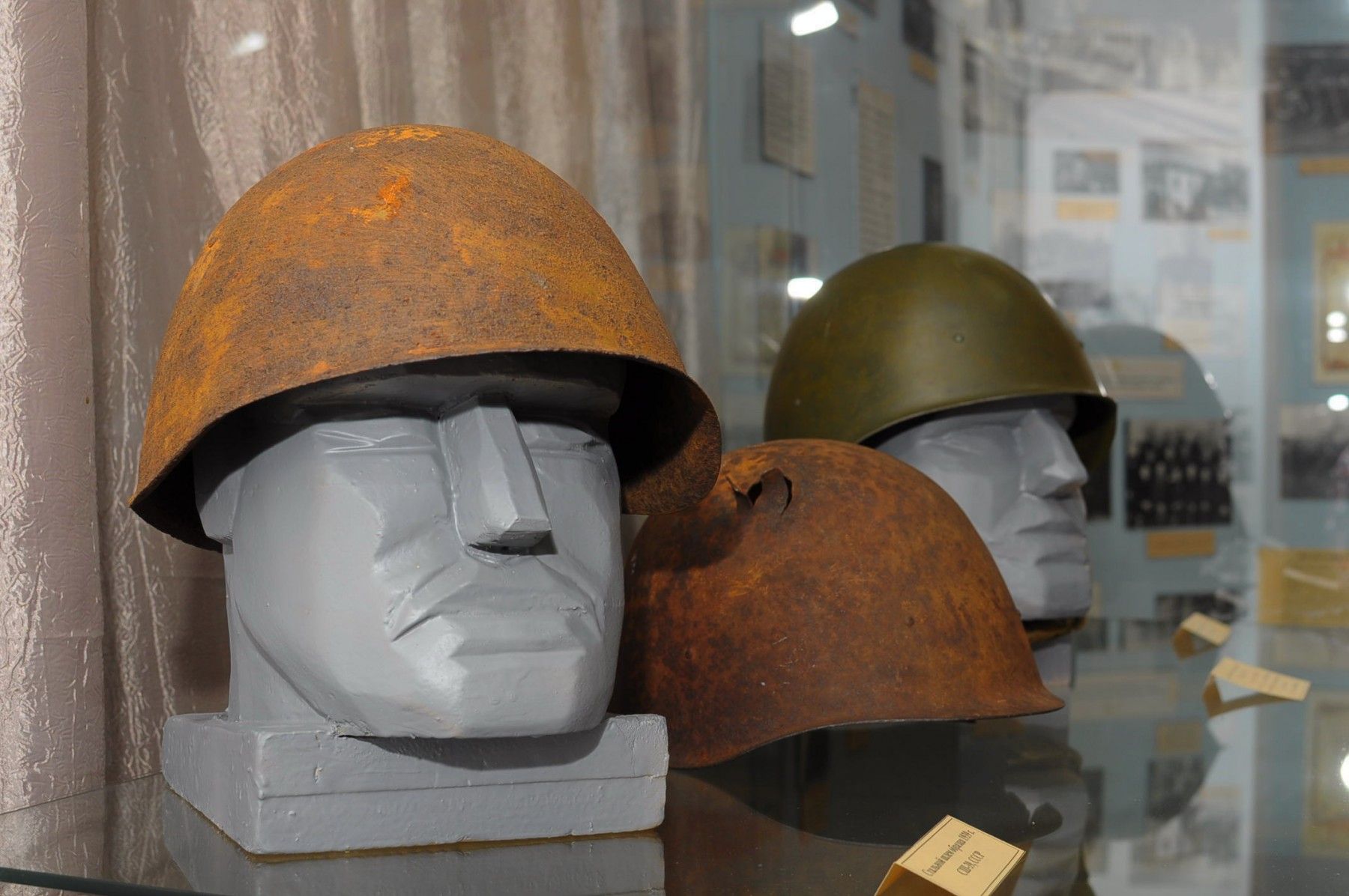 Дать по каске: в Бийском музее проследили эволюцию шлема