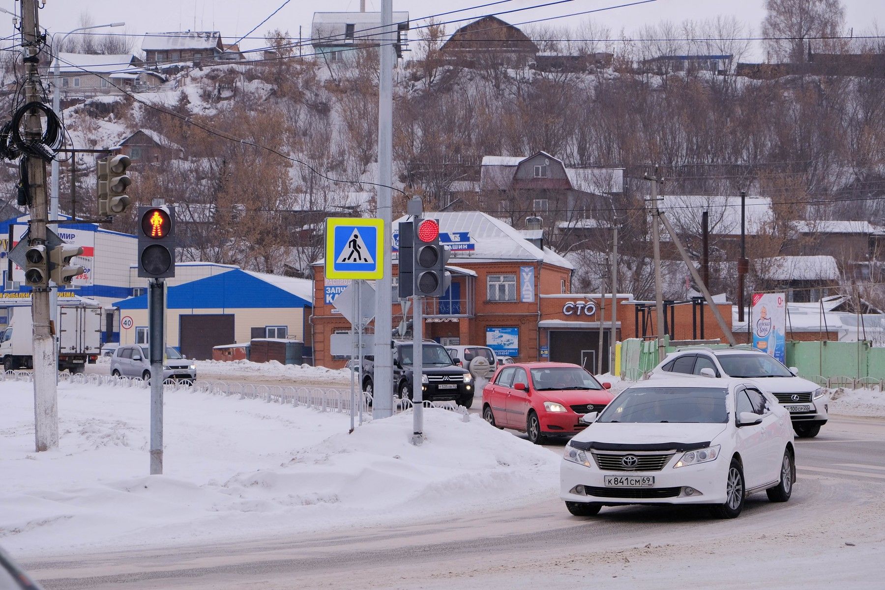 Бийские водители обращают внимание на «неправильный» светофор 