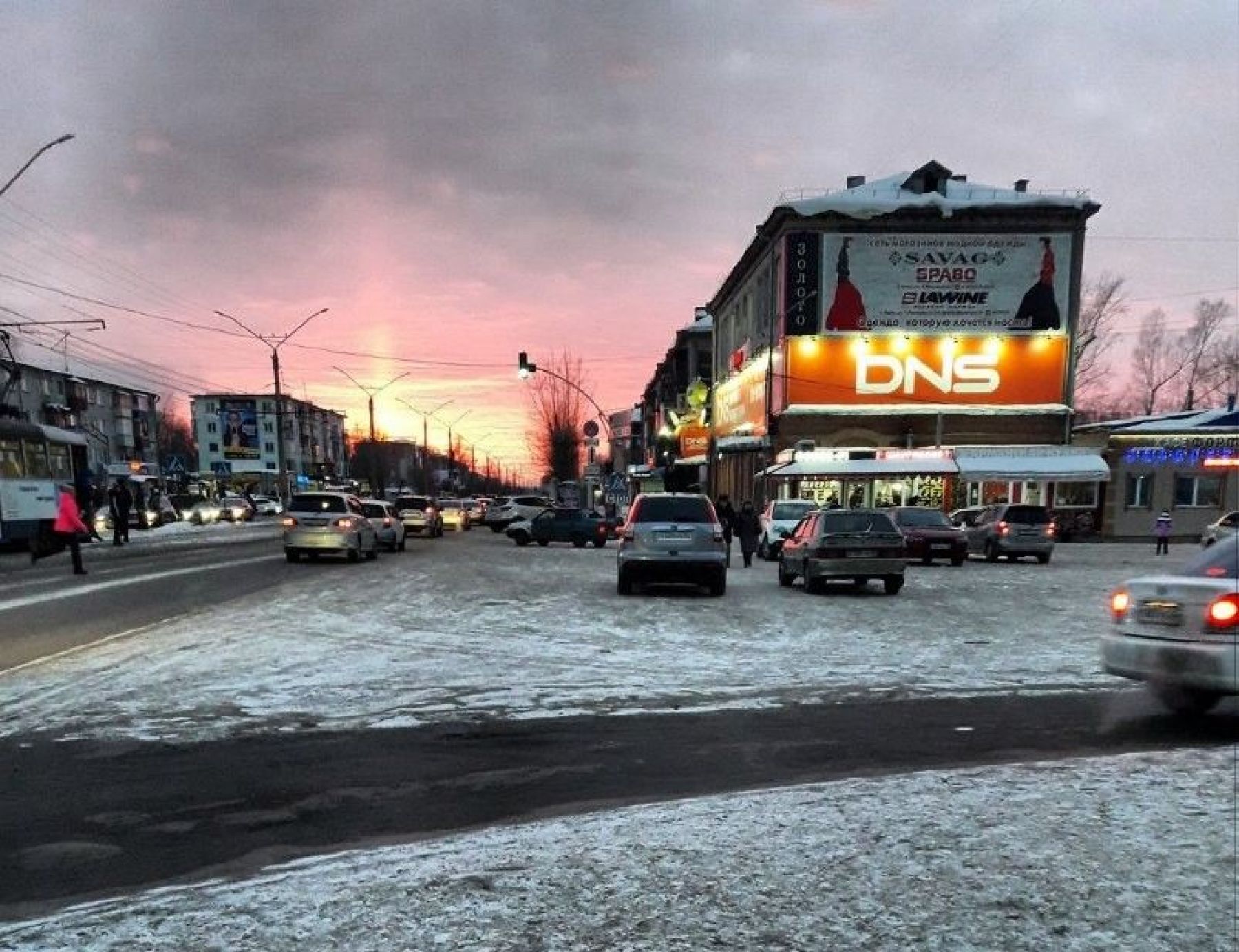 Пленительное небо: бийчане восхищаются необычным закатом 