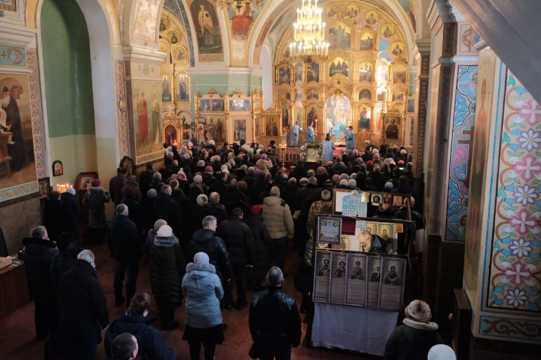 Более двухсот бийчан посетили службу, посвященную празднику Сретение Господне 