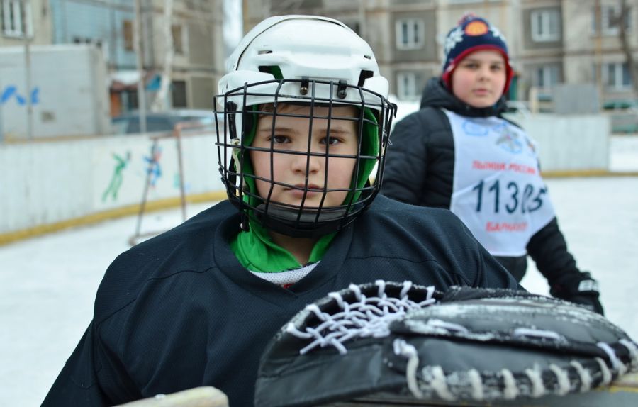 Турнир по хоккею среди дворовых команд прошел в Бийске