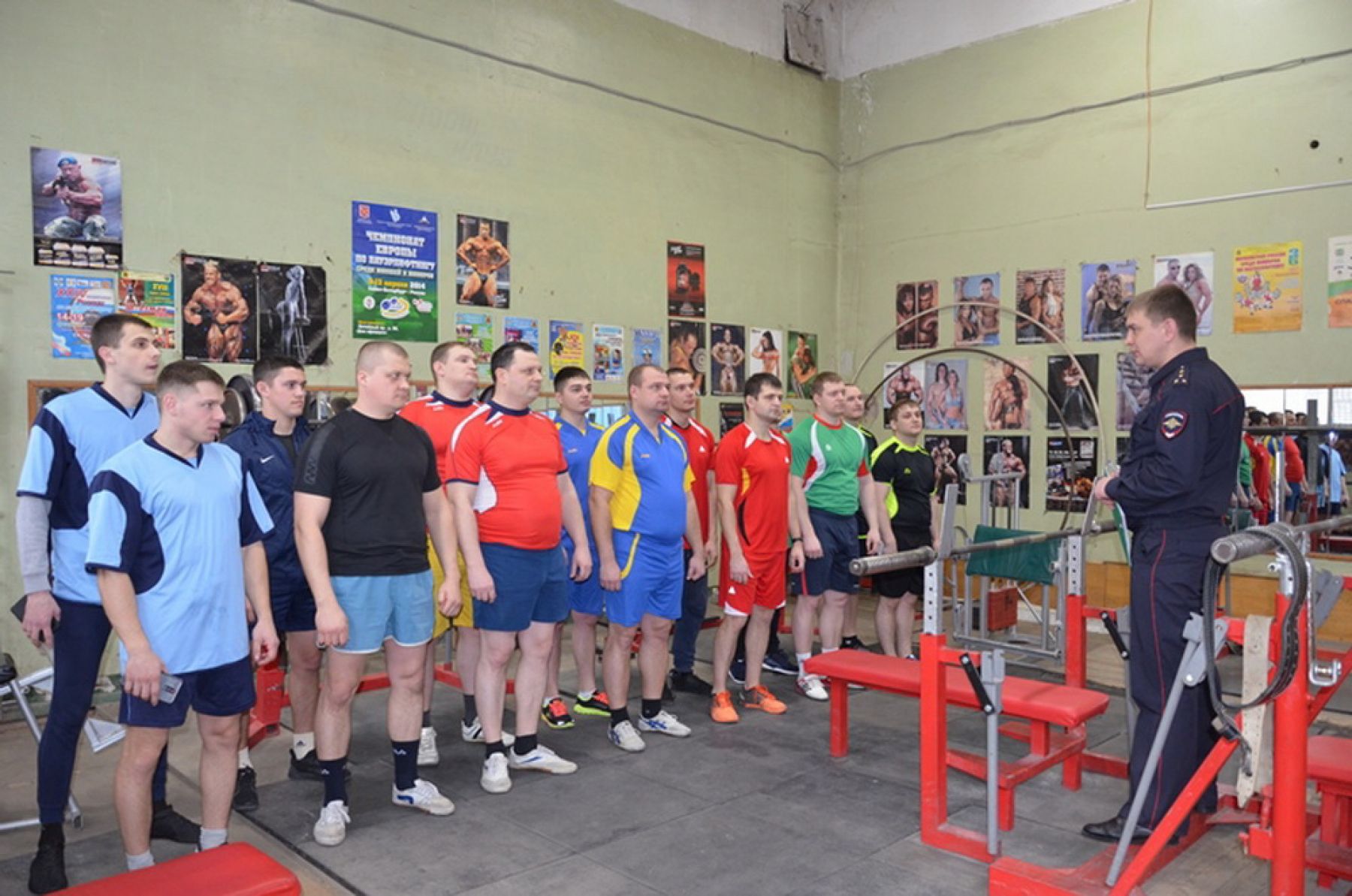 Бийские полицейские состязались в русском жиме