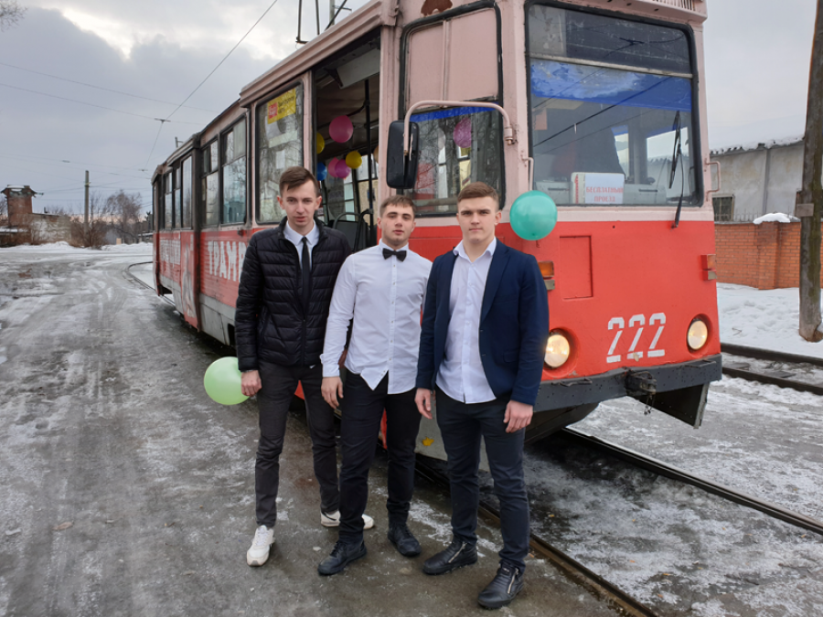 Акция «Добрый трамвай». Фото предоставили Вячеслав Разувалов и Дмитрий Ченцов. 