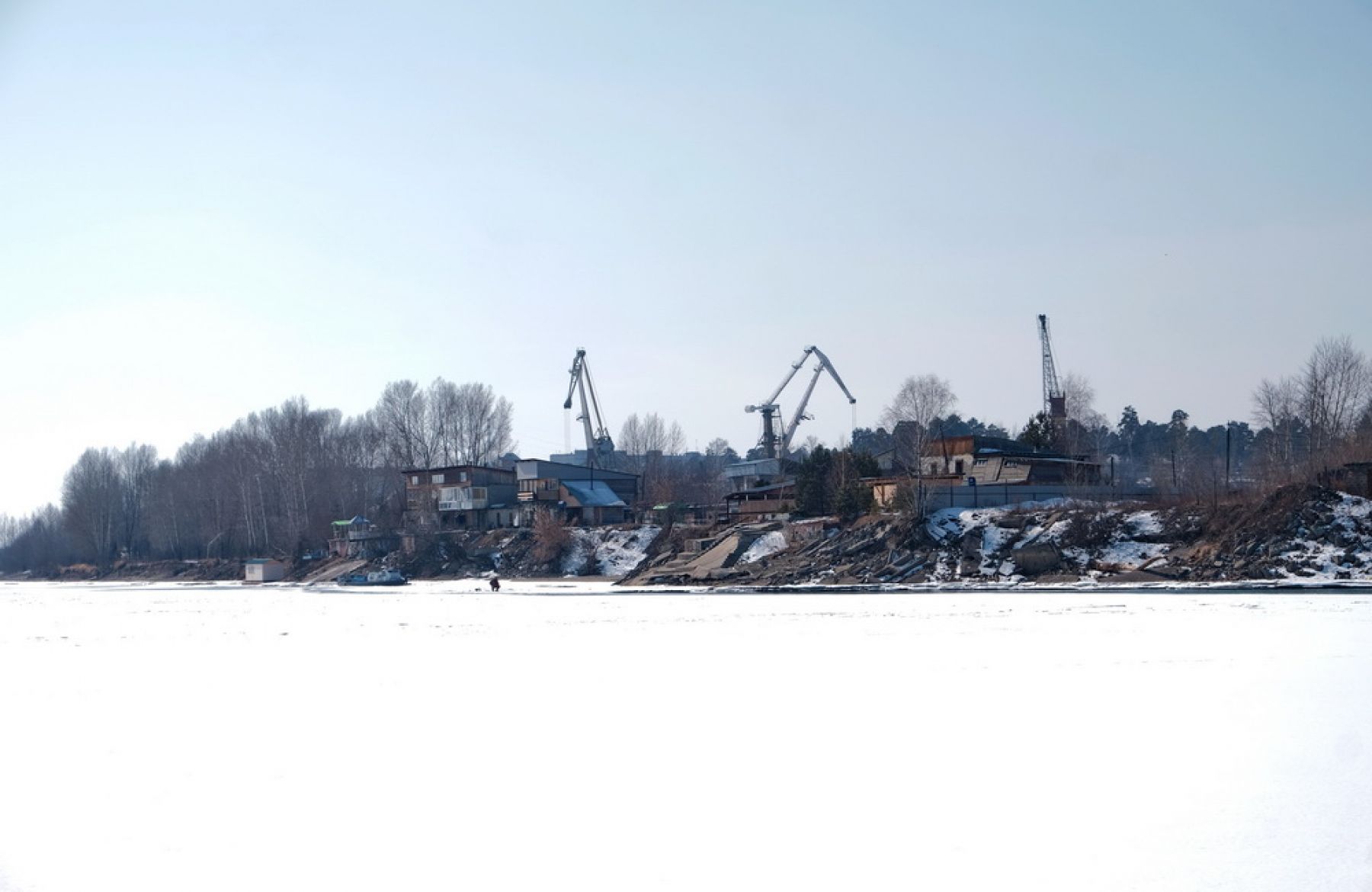 Фотовзгляд: за неделю до разведения понтонного моста