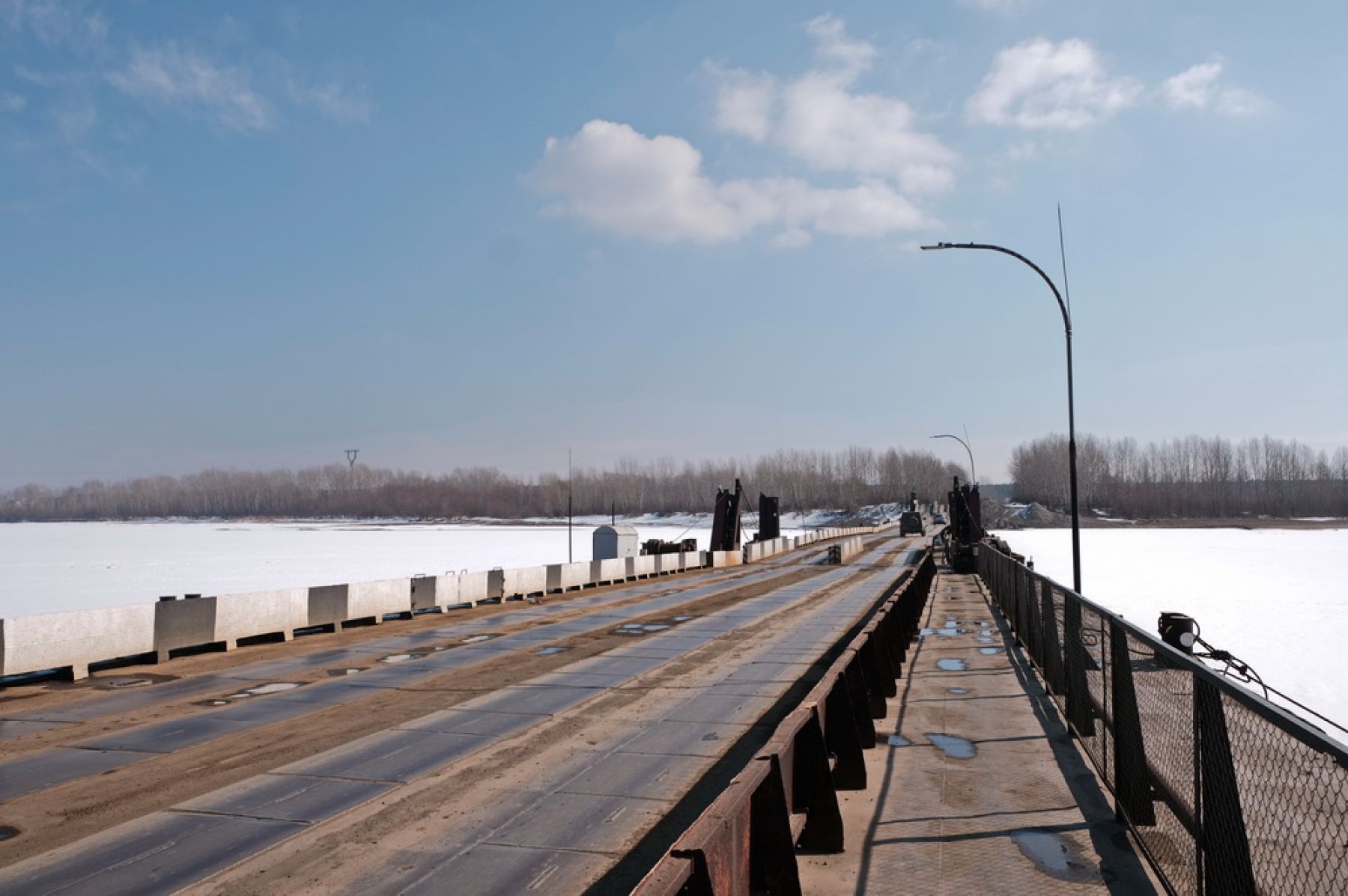 Фотовзгляд: за неделю до разведения понтонного моста