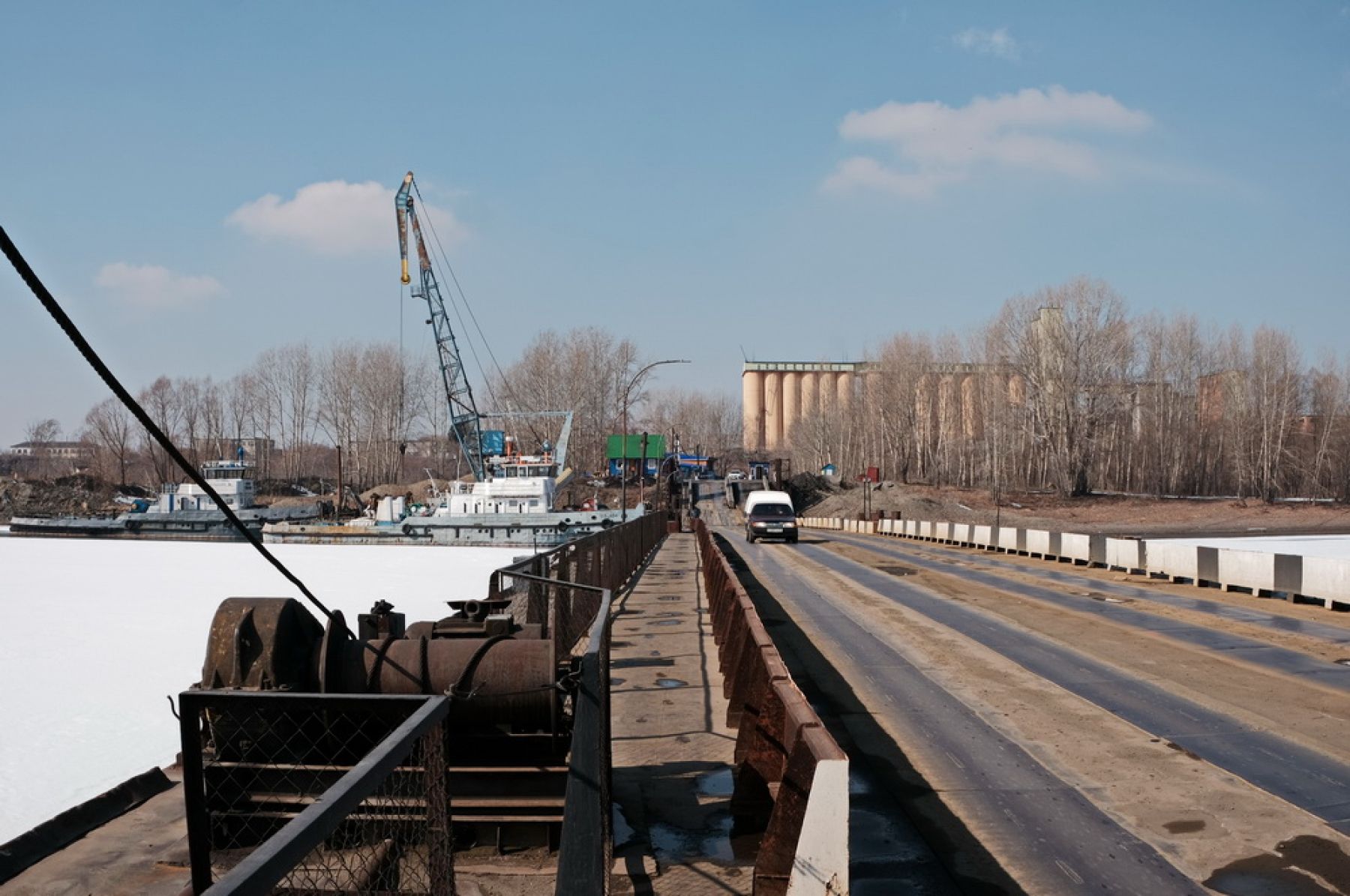Фотовзгляд: за неделю до разведения понтонного моста
