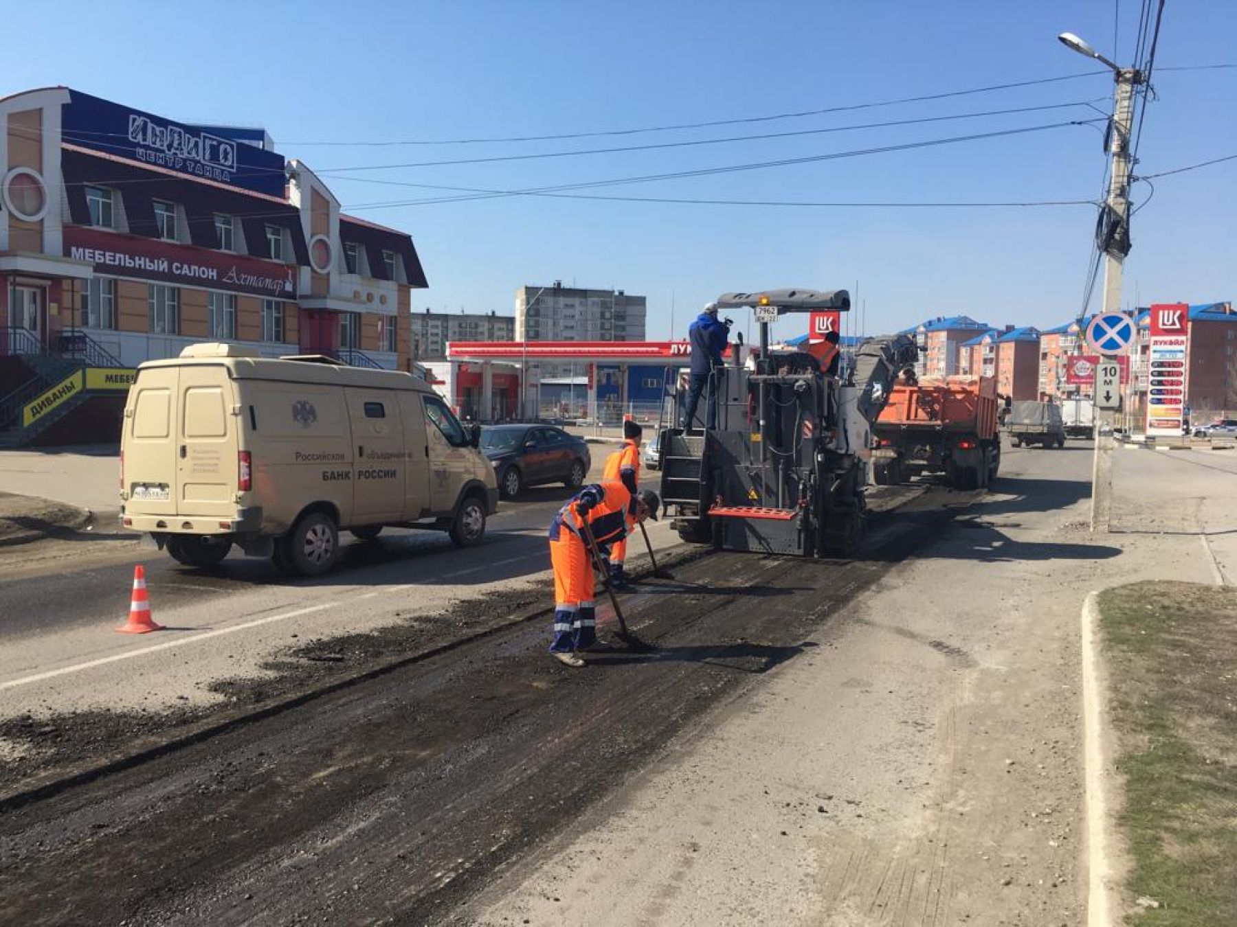 Раньше срока в Бийске начался ямочный ремонт дорог 