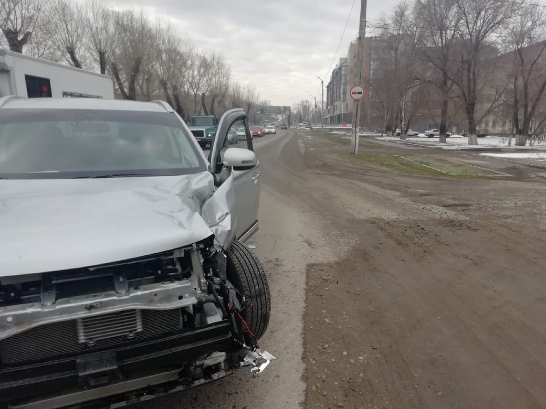 Рейсовый автобус попал в ДТП на улице Трофимова в Бийске 