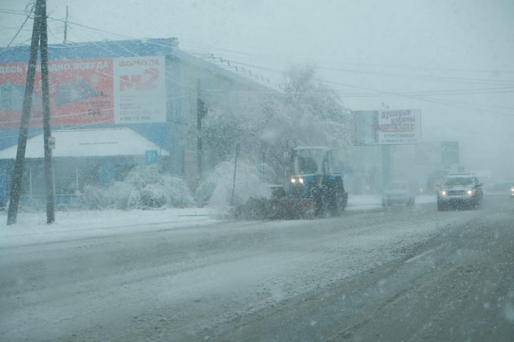 Зима не сдается: за пять недель до лета в Бийске идет снегопад